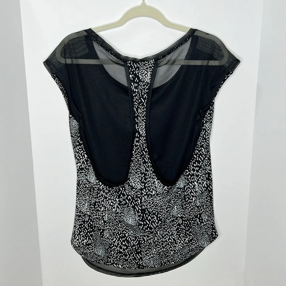 NWT Fabletics S/S Racerback Meshback Tee short Sleeve Black White S - Picture 5 of 5
